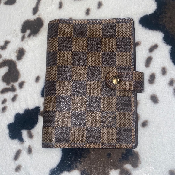 Louis Vuitton - Picture 2 of 5